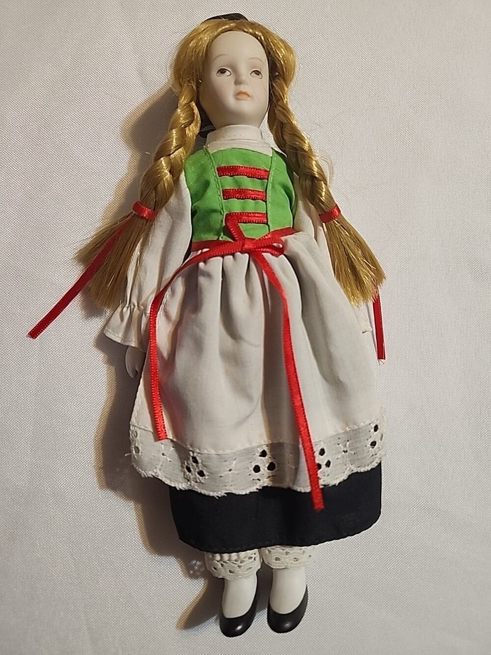 International Swiss Doll Heidi by Russ Berrie 8.5" Porcelain Vintage